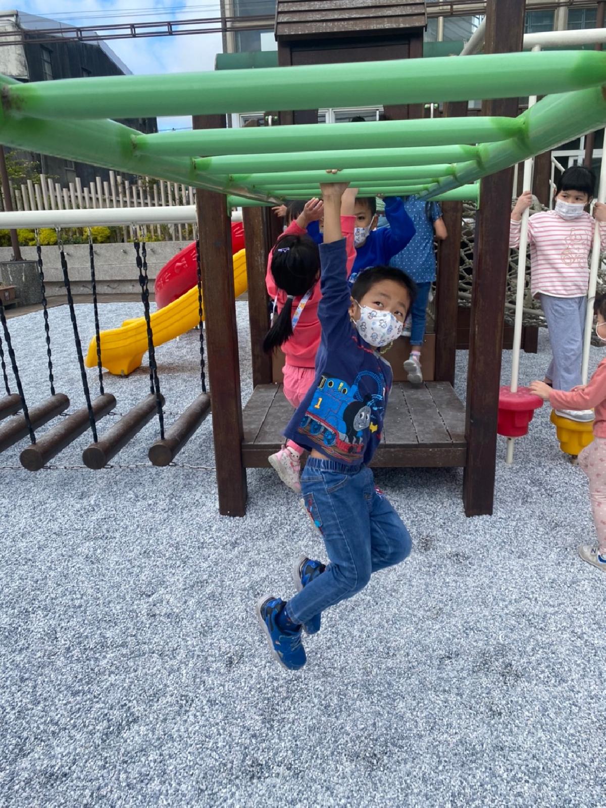 園本部大遊樂場平梯甩盪