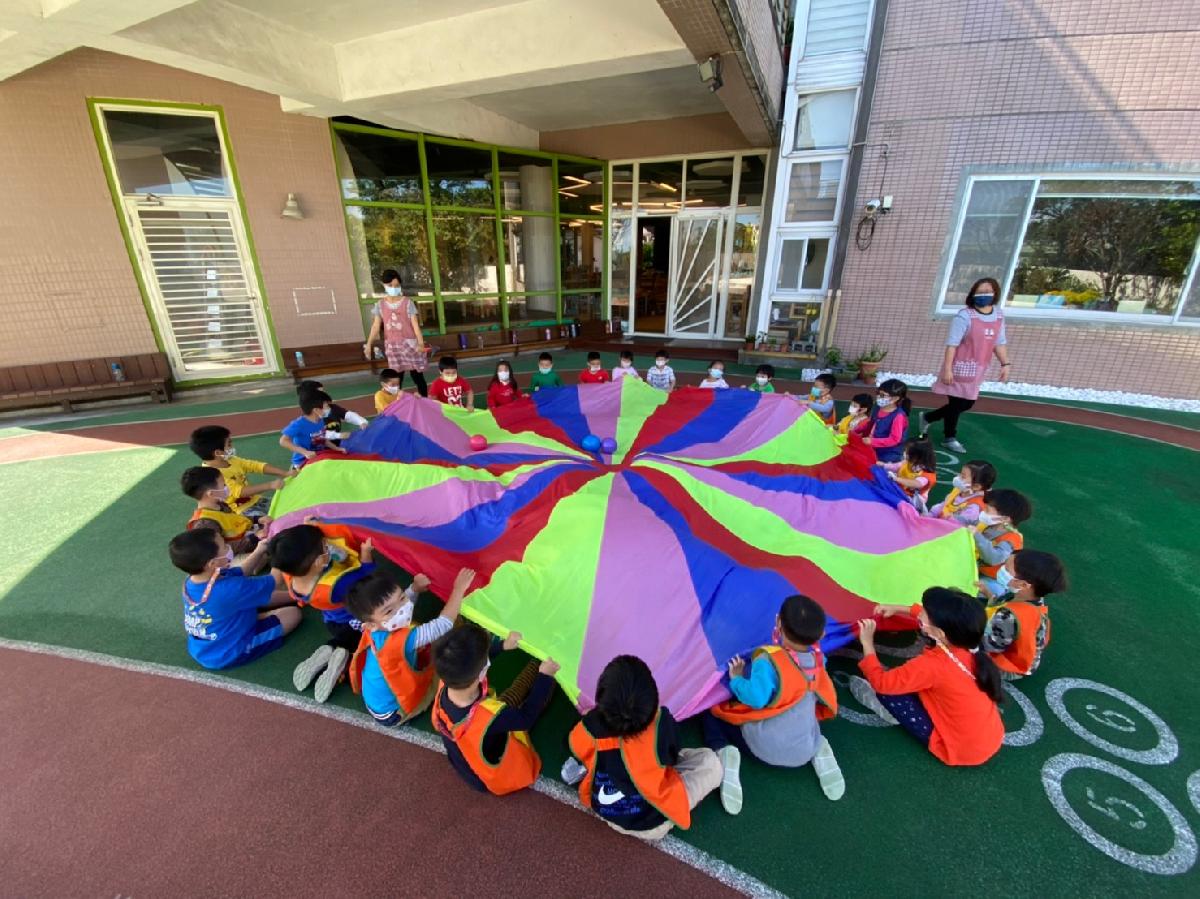 園本部後院氣球傘