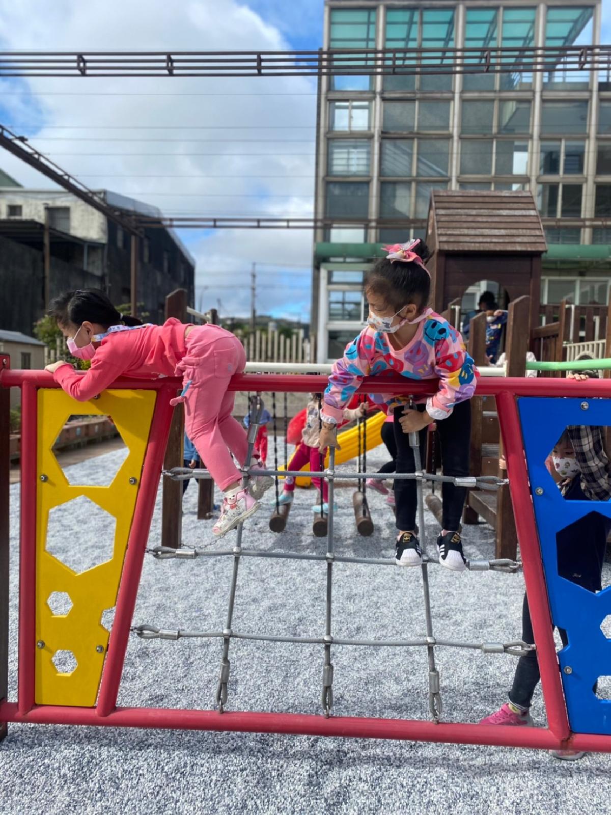 園本部大遊樂場攀爬2
