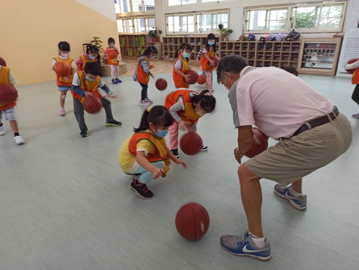 中正分班活動區運球練習