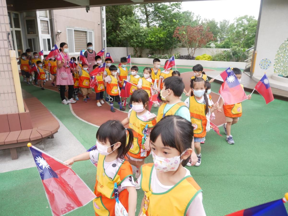 企鵝+海豚班大手牽小手