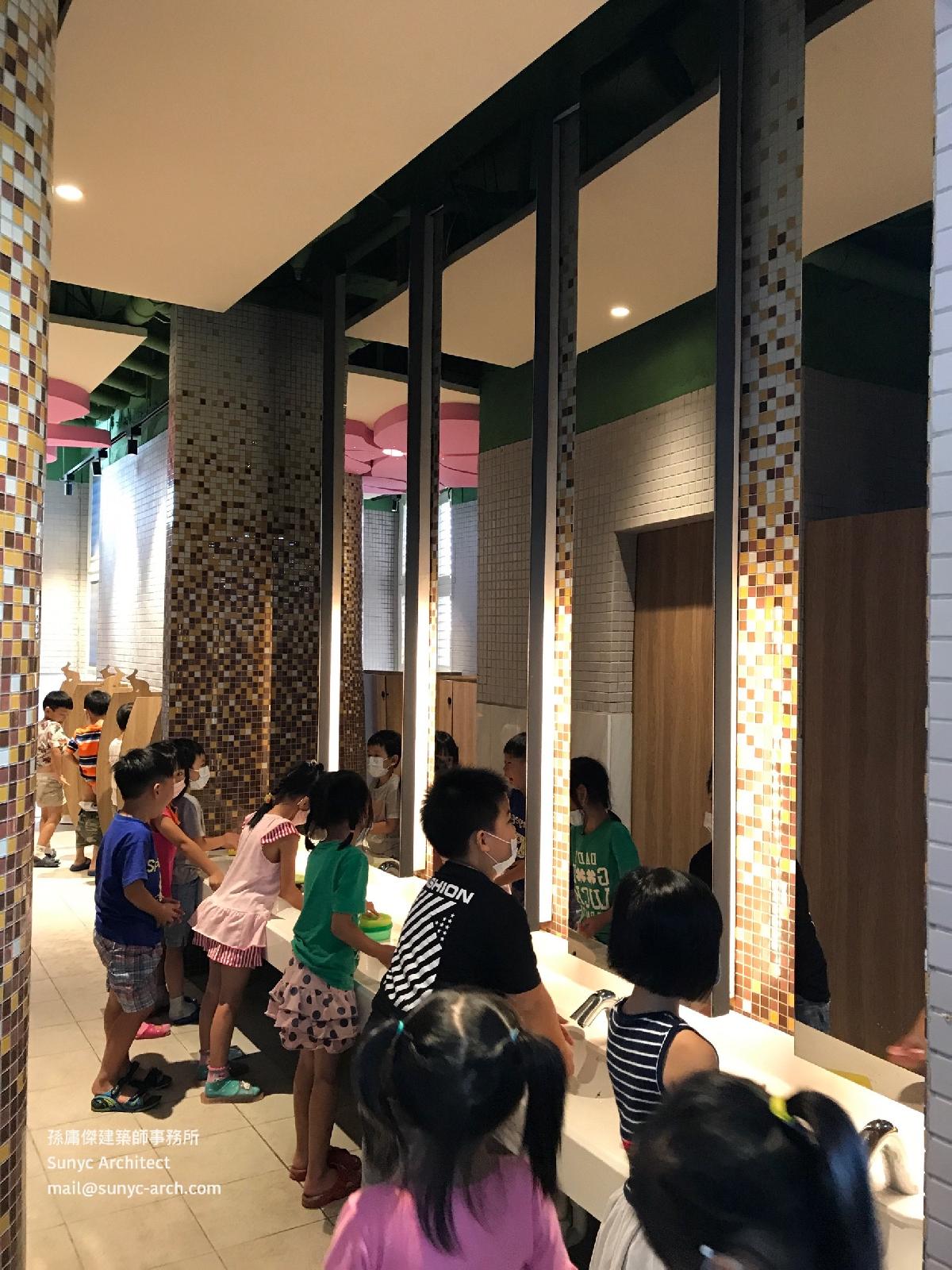 讓幼兒駐足的鏡面