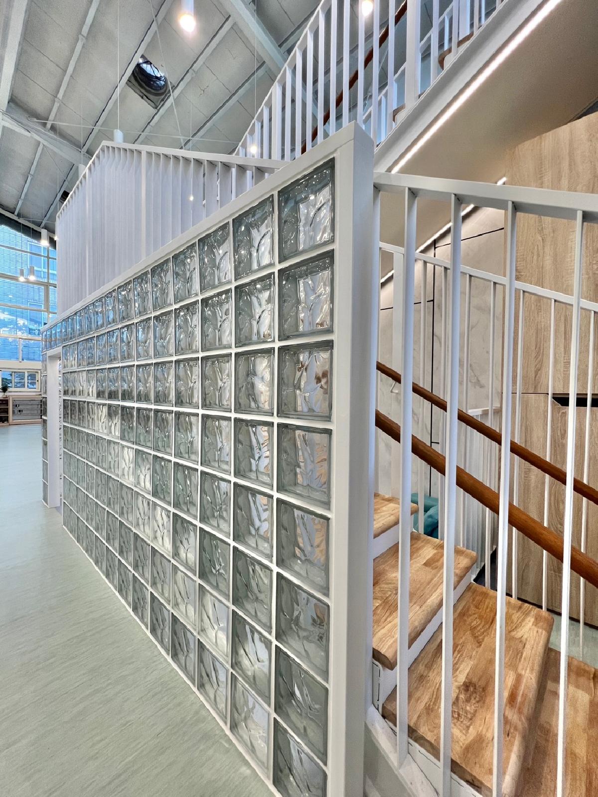 樓梯下的小冰屋